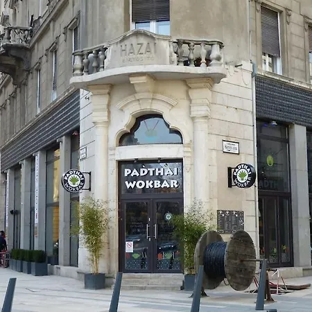 Karolyi Garden Great Jacuzzi+a/c Διαμέρισμα Βουδαπέστη