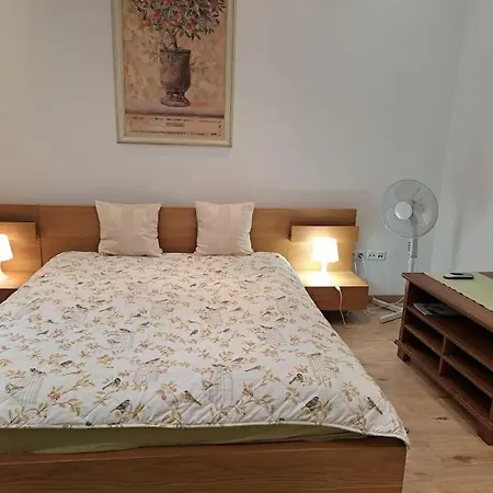 Karolyi Garden Great Jacuzzi+a/c Διαμέρισμα