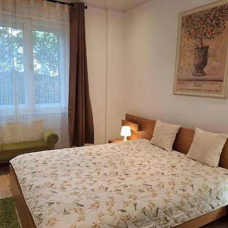Διαμέρισμα Karolyi Garden Great Jacuzzi+a/c Βουδαπέστη