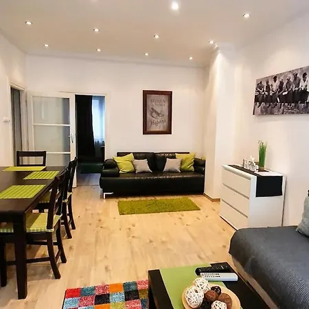 Διαμέρισμα Karolyi Garden Great Jacuzzi+a/c *