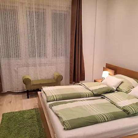Διαμέρισμα Karolyi Garden Great Jacuzzi+a/c